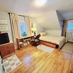 Merj\'S Guest House In Wolesly